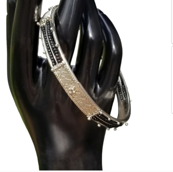 VINTAGE ORNATE LARGE SILVERTONE BANGLE BRACELET WITH BLACK SEED BEAD DETAIL - Picture 2 of 4